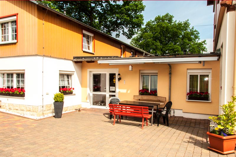 Eingangsbereich - Pflege- und Seniorenheim  „Am Kleinen Zschirnstein GmbH“